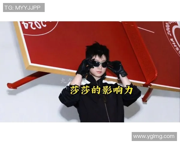 足球场上的发型风潮绑着头发的明星们如何影响时尚与运动文化