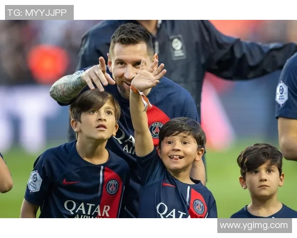 梅西家庭生活揭秘足球明星背后的温暖故事与亲情纽带