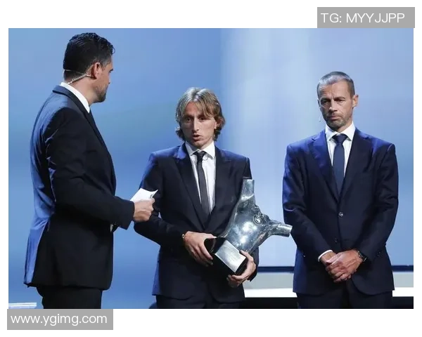 德国足球明星Kern的辉煌历程与对足球的热爱之路